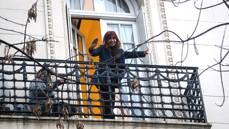 Cristina Kirchner, durísima desde su casa para Parque Lezama: llamó «fracasada» a Bullrich y criticó a Milei