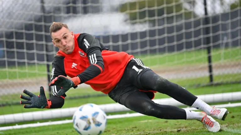 Franco Armani, ante una marca histórica en los clásicos