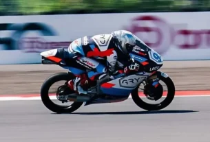 Morelli y Perrone brillaron en Valencia: gran clasificación argentina en el cierre de Moto3