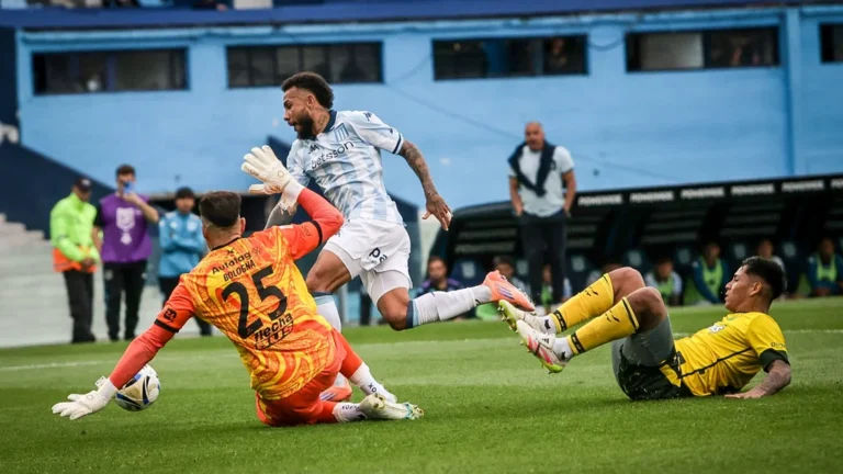 A puertas cerradas, Racing le ganó a Defensa y Justicia y se metió en zona de playoffs del Torneo Clausura