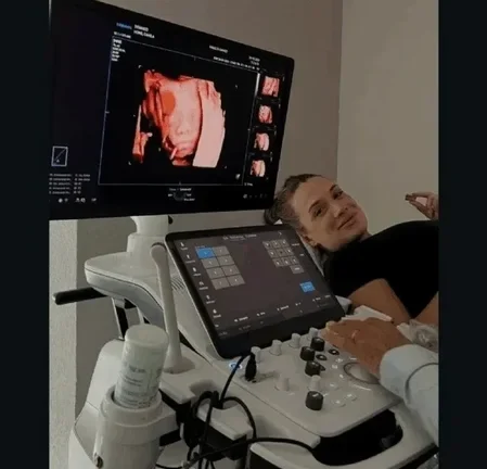 Cami Homs, radiante y feliz: mostró por primera vez la carita de su beba Aitana