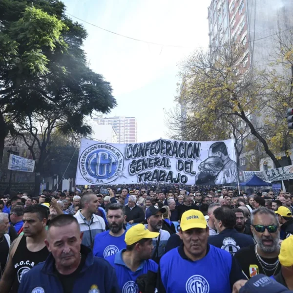 Agrupaciones afirman que harán una movilización “multitudinaria” contra la reforma laboral