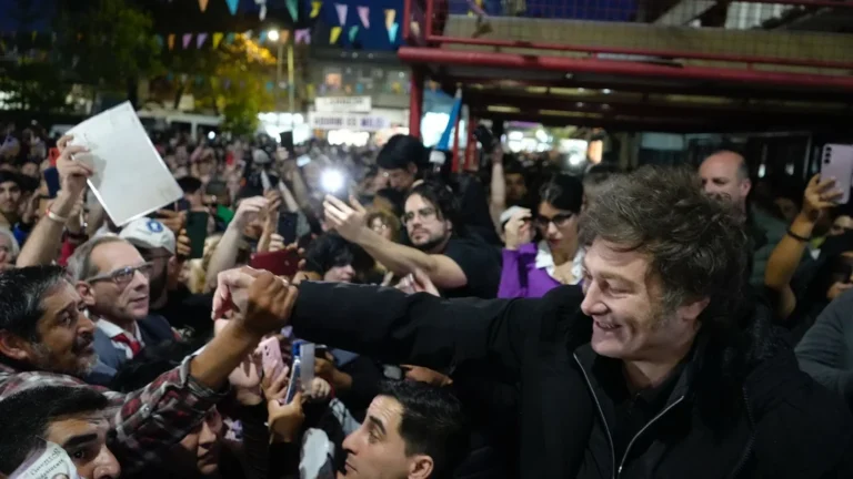 Milei se sube al “tour de la gratitud” y viaja a Córdoba