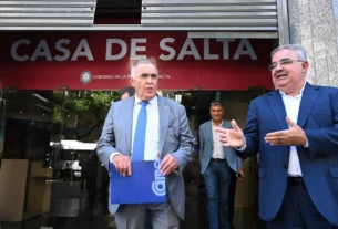 Los gobernadores dialoguistas negocian con Diego Santilli el apoyo a la reforma laboral de Milei