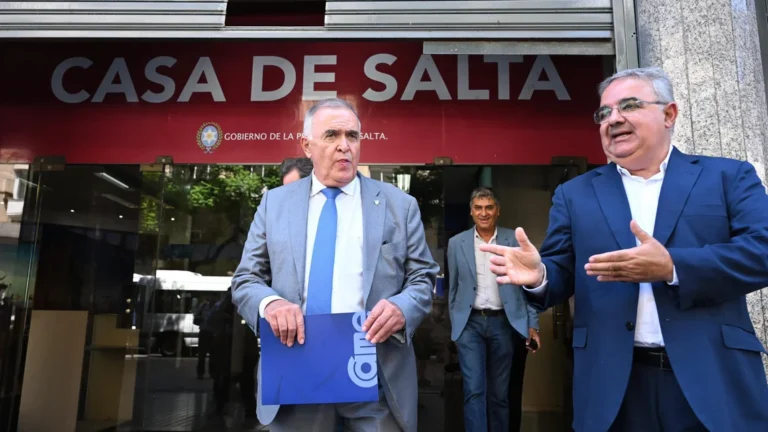 Los gobernadores dialoguistas negocian con Diego Santilli el apoyo a la reforma laboral de Milei