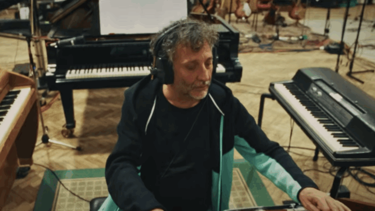 Fito Páez estrena “Maldivina y Turbialuz”, el videoclip final de Novela grabado en Abbey Road